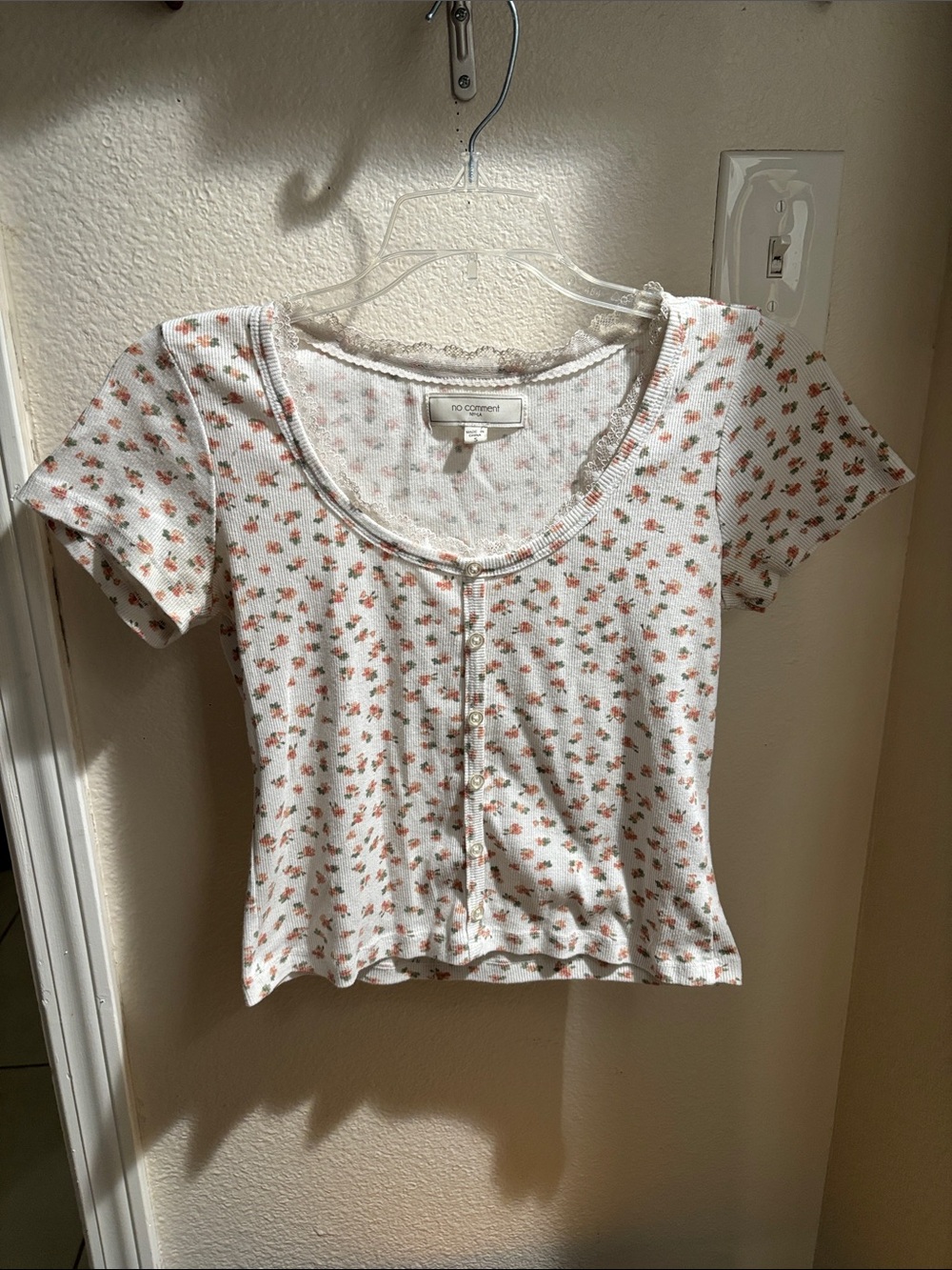 No Comment Floral Button-Front White Crop Top S